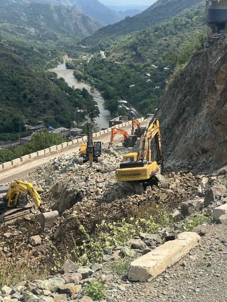 0-02-05-39893bbfdeceb8fbcd8d98198bd87b80929402469c4f6bd906ef29025a678078_394e9f2f157380e5